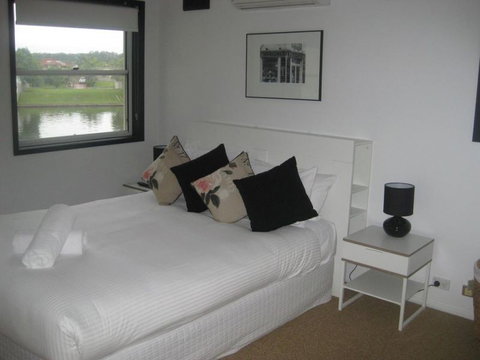 Noosa Entrance Waterfront Resort - Holiday Adelaide 11