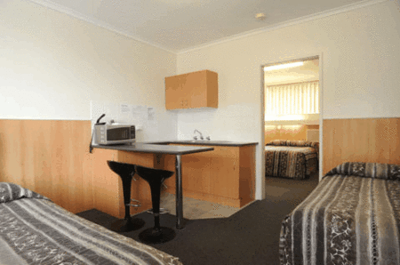 Bamboo Motor Inn - Holiday Adelaide 2