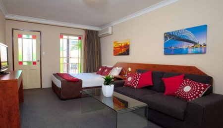 Central Railway Hotel - Holiday Adelaide 0
