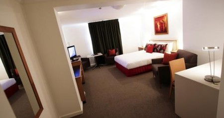 Townhouse Hotel - Holiday Adelaide 0