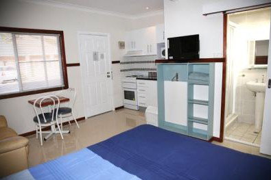 Across Country Motor Inn - Holiday Adelaide 2