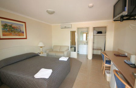 Chinchilla Palms Motor Inn - Holiday Adelaide 1