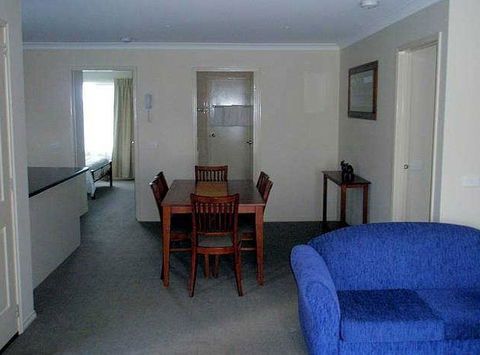 Victoria Lodge Motor Inn And Apartments - Holiday Adelaide 1