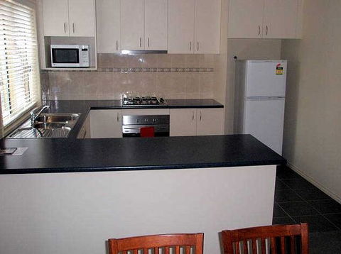 Victoria Lodge Motor Inn And Apartments - Holiday Adelaide 2