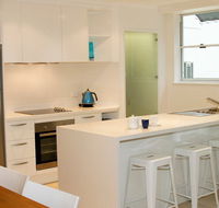 Emerald Noosa Resort - Holiday Adelaide