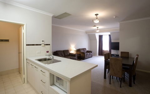 Regal Apartments - Holiday Adelaide 1