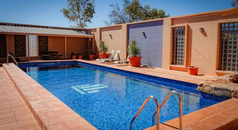 Desert Cave Hotel - Holiday Adelaide 0