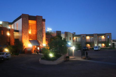 Desert Cave Hotel - Holiday Adelaide 2