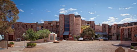 Desert Cave Hotel - Holiday Adelaide 3