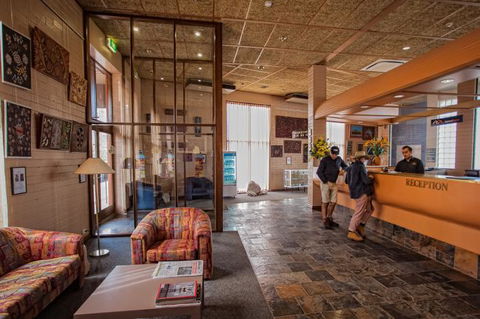 Desert Cave Hotel - Holiday Adelaide 4