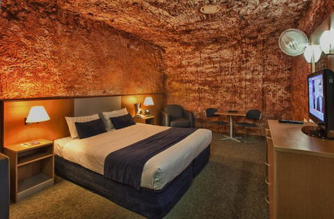 Desert Cave Hotel - Holiday Adelaide 8