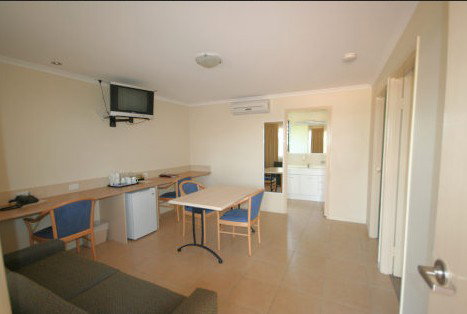 Chinchilla Palms Motor Inn - Holiday Adelaide 3