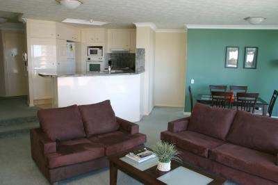 Surfers Mayfair - Holiday Adelaide 6