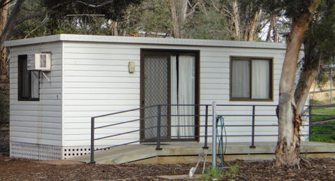 Long Island Caravan Park Cabins - Holiday Adelaide 1