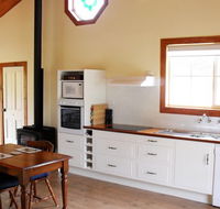 The Old Oak Bed and Breakfast - The Shearing Quarters - Holiday Adelaide