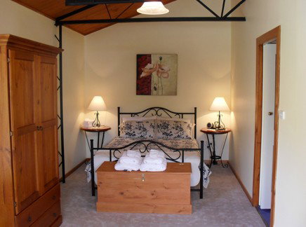 The Old Oak Bed And Breakfast - The Shearing Quarters - Holiday Adelaide 1