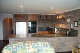 Three Hut Point Waterfront Accommodation - Holiday Adelaide 0