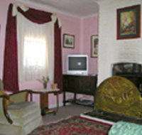 Hollyhock Cottage - Holiday Adelaide