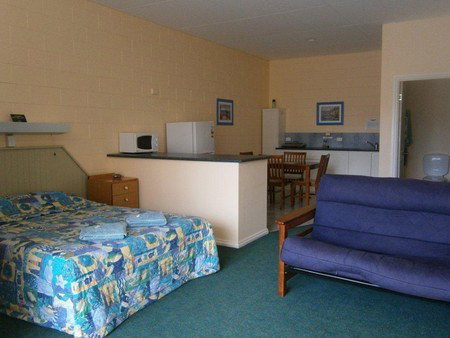 Penguin Holiday Apartments - Holiday Adelaide 0