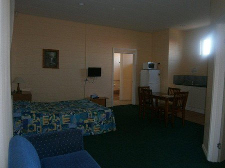 Penguin Holiday Apartments - Holiday Adelaide 1