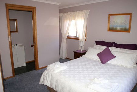 Three Hut Point Waterfront Accommodation - Holiday Adelaide 1