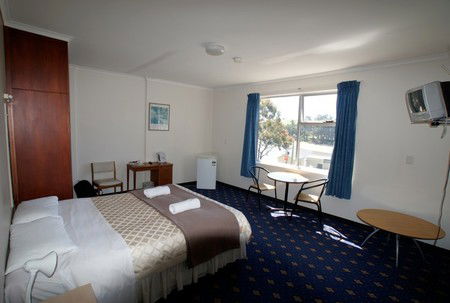 Wharf Hotel Wynyard - Holiday Adelaide 1