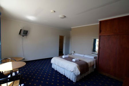 Wharf Hotel Wynyard - Holiday Adelaide 2