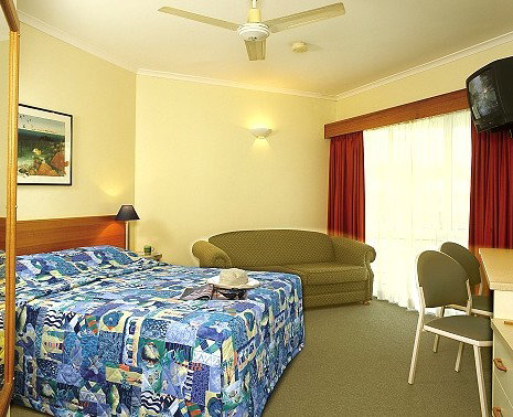 Tropical Queenslander - Holiday Adelaide 5