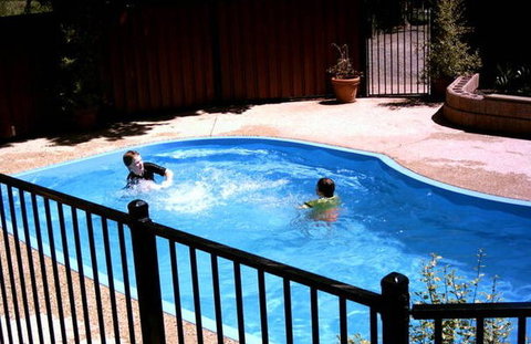 Castlemaine Central Cabin & Van Park - Holiday Adelaide 3