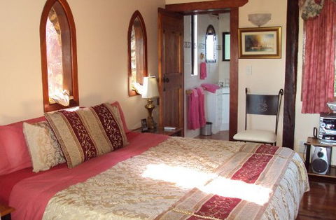 Castle On The Hill Bed And Breakfast - Holiday Adelaide 4