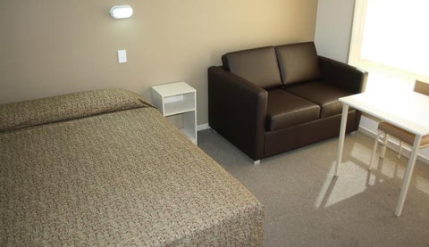 Bowlo Holiday Cabins - Holiday Adelaide 3