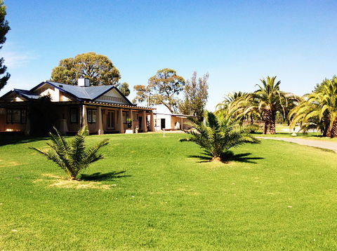 Curlwaa Caravan Park - Holiday Adelaide 0