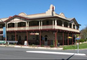 The Royal Hotel Adelong - Holiday Adelaide 0