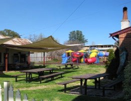 The Royal Hotel Adelong - Holiday Adelaide 1