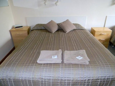 Bombala Maneroo Motel - Holiday Adelaide 0