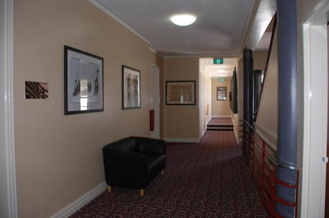 Alpine Hotel - Holiday Adelaide 0
