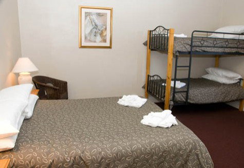 Alpine Hotel - Holiday Adelaide 2