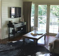 Book Barn Cottage - Holiday Adelaide