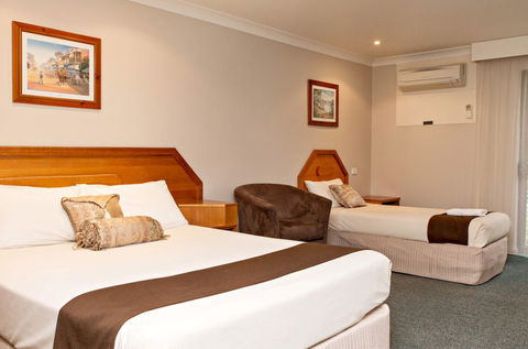 Hilltops Retreat Motor Inn - Holiday Adelaide 1