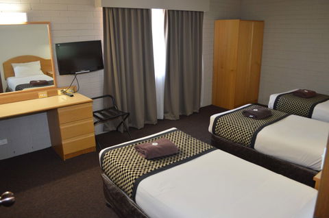 Hilltops Retreat Motor Inn - Holiday Adelaide 8