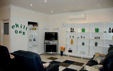 Carrs Hunter Valley Macadamia Farm Guest House - Holiday Adelaide 1