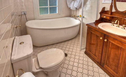 Bridal Falls Cottage - Holiday Adelaide 0