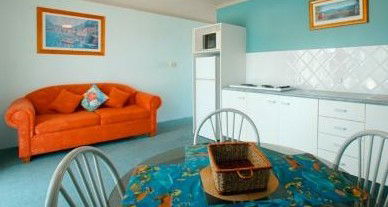 Allamanda Retreat - The Entrance - Holiday Adelaide 2