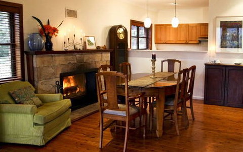 A Church And Homestead In Mudgee - Holiday Adelaide 3