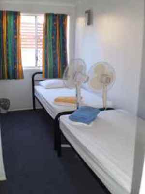 Gladstone Backpackers - Holiday Adelaide 1