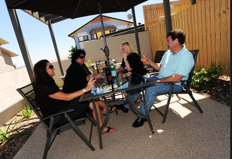 Gladstone Heights Executive Apartments - Holiday Adelaide 0