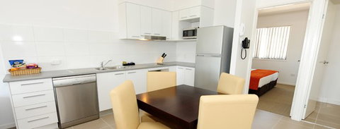 Gladstone Heights Executive Apartments - Holiday Adelaide 1