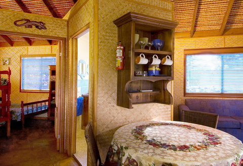 Straddie Bungalows - Holiday Adelaide 2