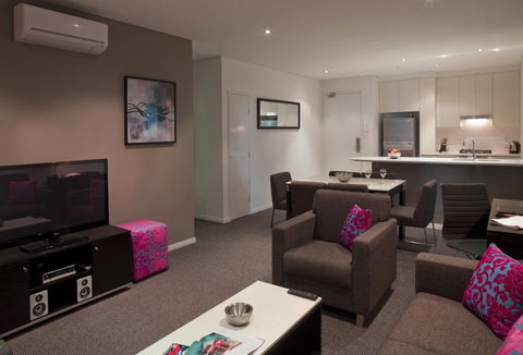 Meriton Serviced Apartments Southport - Holiday Adelaide 1