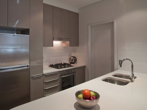 Meriton Serviced Apartments Southport - Holiday Adelaide 2